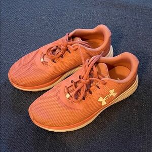 Under Armour women’s mauve running shoes